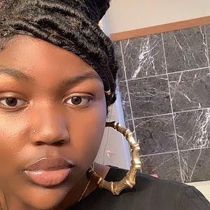 Meet your Posher, Zakiya